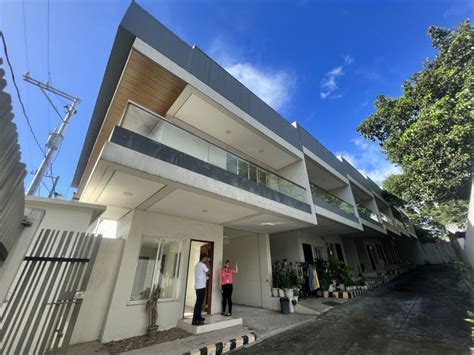Doña Carmen Subdivision Commonwealth QC, 3 Storey House .